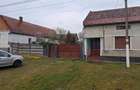 Casă cu 3 camere cu Teren 2700 Mp în Central - 2