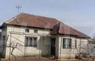 Casă cu 3 camere cu Teren 1900 Mp în Central - 1
