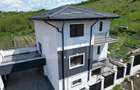 Casă cu 4 camere cu Teren 943 Mp în Central - 1