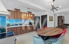 Apartament cu 3 camere decomandat în Schei - 2