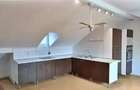 Casă cu 5 camere cu Teren 1807 Mp în Central - 24