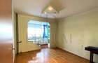 Apartament cu 3 camere semidecomandat în Central - 1