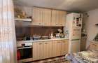 Casa de vanzare, 3 camere,  situata in zona CET - 8