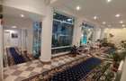 Casă Generoasă de 2000mp cu Piscină, Cramă și Potențial Comercial Excelent - 1