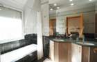 Vila cu 6 camere in complex rezidential cu piscina