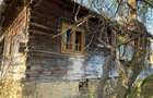 Vand casa traditionala maramuresana si sura pentru relocare
