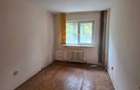 Apartament cu 4 camere de vanzare pe strada Parang