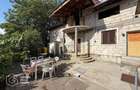 Casa cu doua corpuri de cladire in Gradiste