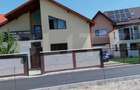 Casa de vanzare cu 5 camere, 200 mp, zona Micro 3 - 4