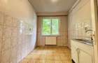 Bacau, apartament cu 3 camere, etaj 2/4, cu centrala, semicentral