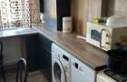 Inchiriez camera in apartament cu 3 camere