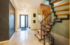 Casă deosebită în Balotești, stil bavarez, 260 mp utili, teren 556 mp și garaj