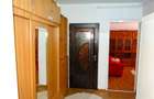 Proprietar vand apartament 2 camere decomandat,etaj 2 din 4,bloc reabilitat,zona centrala - 2