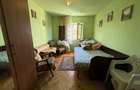 Apartament cu 3 camere, cu boxa si garaj, etaj 2 - Dambovita
