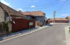 Casa / 2 camere / str. Plopilor