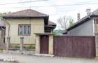 Casa cu 3 camere, garaj ?i curte mare - 1