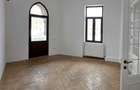 Piata Unirii-Calea Calarasilor,apartament in imobil reprezentativ ideal birouri
