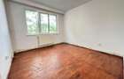 Bacau, apartament cu 3 camere, etaj 2/4, cu centrala, semicentral