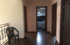 Casa cu 6 camere, curte ?i siguran?a maxima