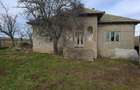 Casă cu 4 camere cu Teren 5000 Mp în Central - 1