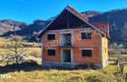 Casa de vanzare in comuna Corbeni, sat Oe?tii Ungureni, jude? Arge?.