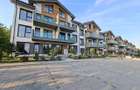 Apartament premium 61.4 mp utili 3 camere 2 bai curte 50 mp Cristian - 2