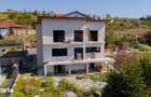 VIla la Gri de vanzare, 5 camere, in Ia?i zona Manastirea Bucium