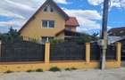 Vand doua case plus spatiu comercial - 1