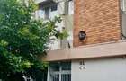 Garsoniera cu baie proprie, zona linistita aproape de centru, et 3 din 4