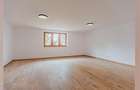 Proprietate si cu potential investitional, 2 imobile, vila 500 mp si casa renova