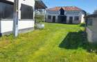 Casă cu 6 camere cu Teren 5400 Mp în Central - 5