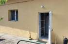 Ap curte comuna 6 familii. - 1