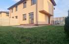 Duplex cu 4 camere cu Canalizare în Nord