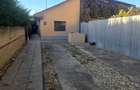 Inchiriez Casa singur in curte