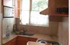 Inchiriez un apartament central. cu 2 , camere , living, curte - 8