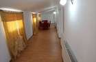 Inchriez apartament la curte - 8