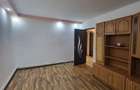 Inchiriez apartament 3 camere ,nemobilat,parter, stradal - 1