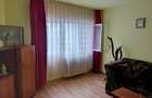 Vand doua apartamente vecine, avand fiecare cate 2 camere, decomandate, situate in zona piata centrala agroalimentara