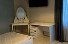 Inchiriez apartament cu 3 camere zona semi centrala - 1
