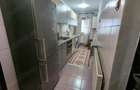 Inchiriez apartament cu doua camere la parter cu gradina.