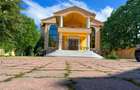 Conac victorian cu 2052 mp teren | două piscine încălzite - 9
