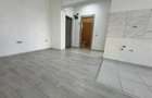 Studio de inchiriat - parter inalt, loc de parcare inclus
