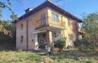 Casă cu Teren 2214 Mp în Central