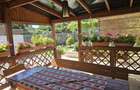 Km 5- Str. Salciilor- vila S + P + 2 E + M cu 10 camere, foisor si teren 453 mp - 10