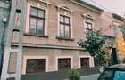 Vand casa in zona centrala