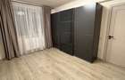 Apartament cu 2 camere, decomandat, cu loc de parcare, disponibil pentru inchiriere.