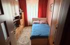 Apartament cu 3 camere semidecomandat în Km 4 - 13