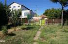 Teren stradal cu casa veche in Podari - toate utilitatile