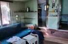 Casa cu 3 camere, anexe, curte si gradina
