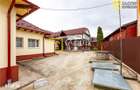 Casa, anexe, 3762 mp teren, 25000 mp padure, Comanesti, jud. Bacau
